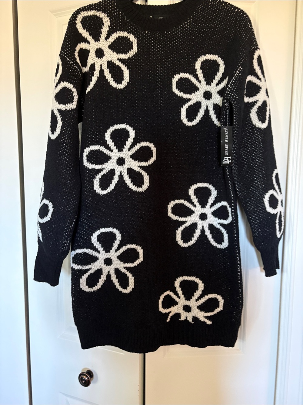 Derek Heart Black & White Knit Top with Patterned Weave